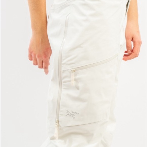NWT Arc’teryx GORE-TEX Sentinel 3L pants Pristine. Size 8. - Picture 2 of 3